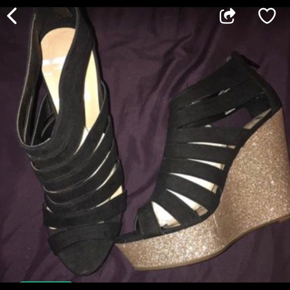 Elle suede black n gold wedges
